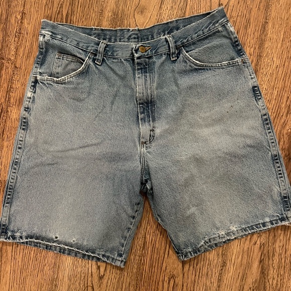 Men’s distressed wrangler denim short 90s 36 - Picture 1 of 9